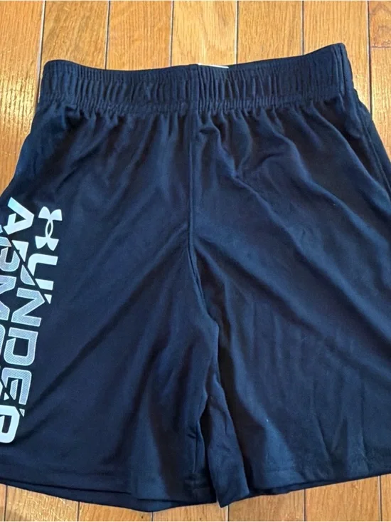 5 Piece Under Armour Youth XS YXS Boys 6 Logo Shorts Shirts Athletic Sports - Picture 6 of 11